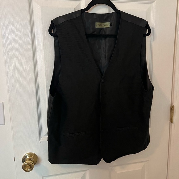 Black Vest - Picture 2 of 8